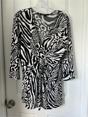 Laura Max Black & White Animal Print Twist Front Top